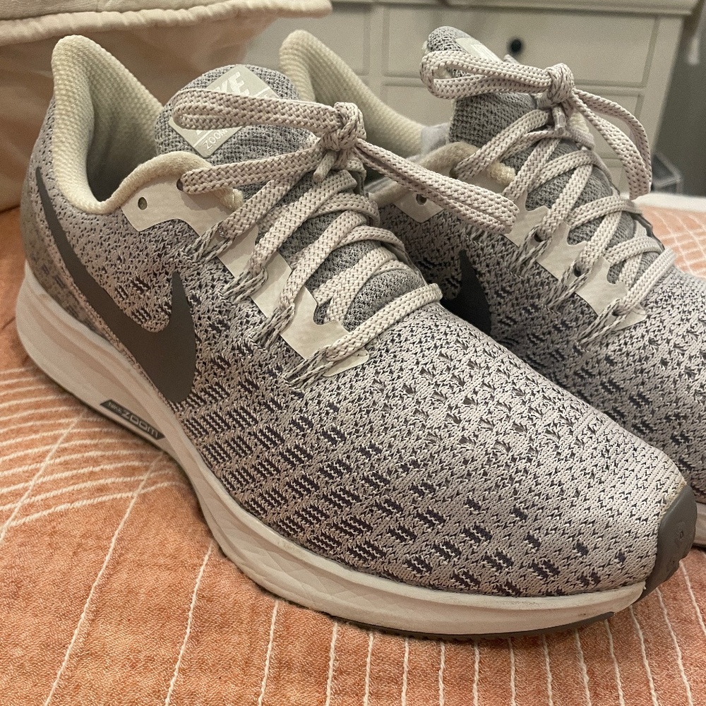 Women’s Nike Tennis Shoes Size 7
